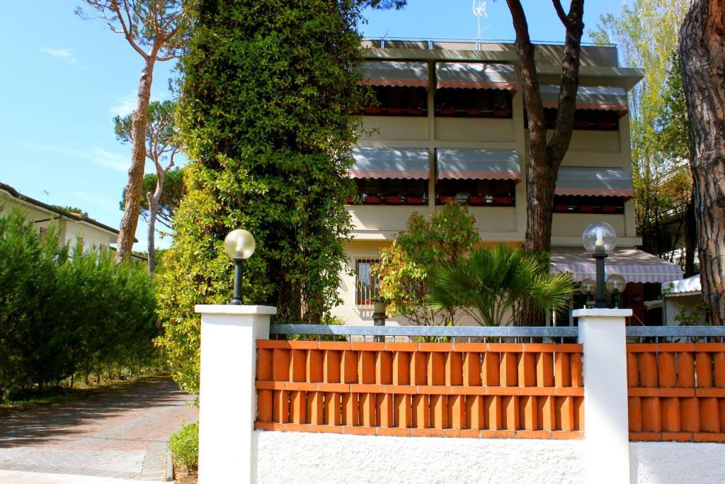 Hotel Manuela Cinquale Exterior photo