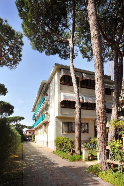 Hotel Manuela Cinquale Exterior photo
