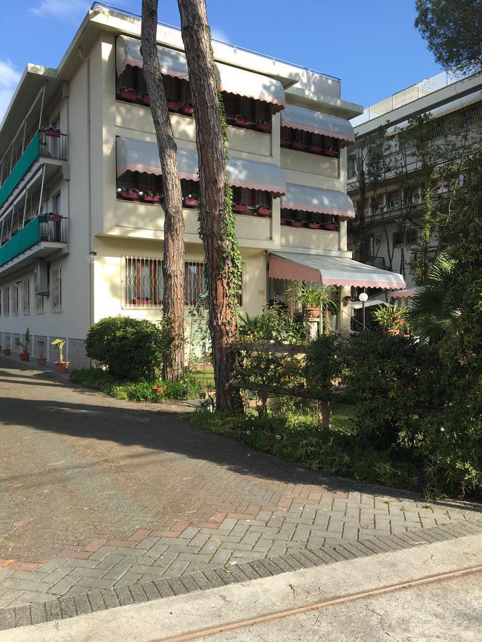 Hotel Manuela Cinquale Exterior photo